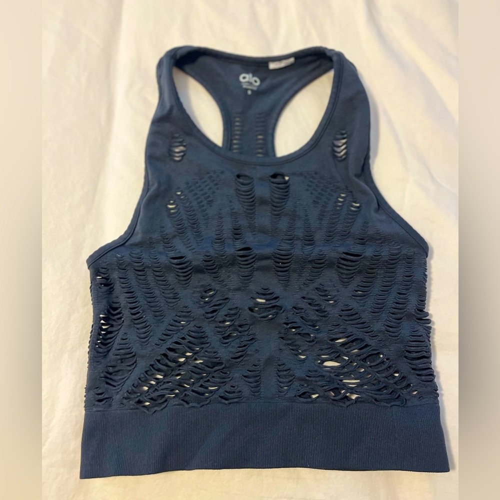 Alo Yoga Vixen Fitted Crop Tank in Anthracite